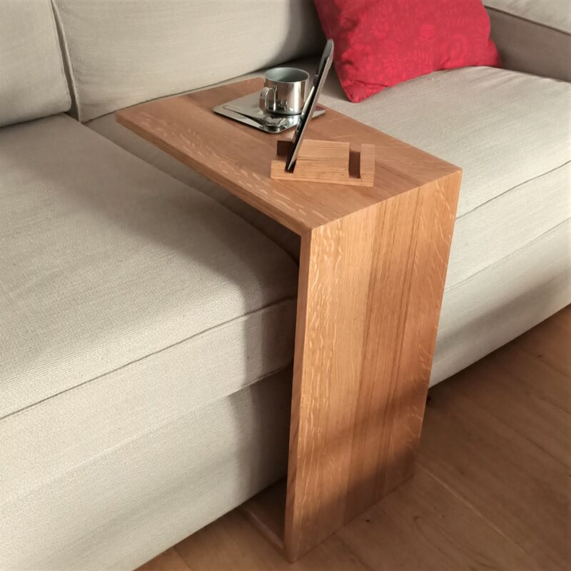 chillme floating Sofatisch schwebend über der Sitzfläche